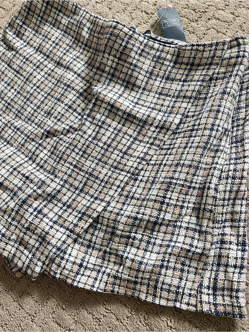 Abercrombie & Fitch Cream and Navy Plaid Tweed Mini Skort - Picture 3 of 6